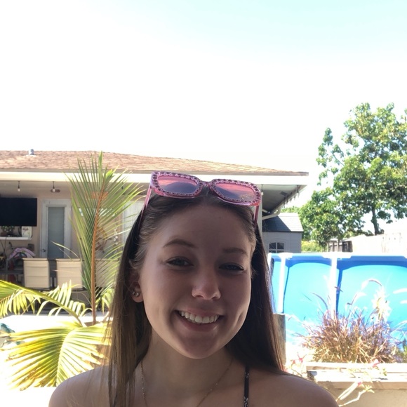 Meet your posher Haylee!!!! - Picture 4 of 6